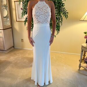 Elegant Backless White Lace Gown